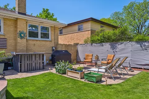 Exterior - 1460 Marcy Ln, Wheeling, IL 60090 photo 4 of 8