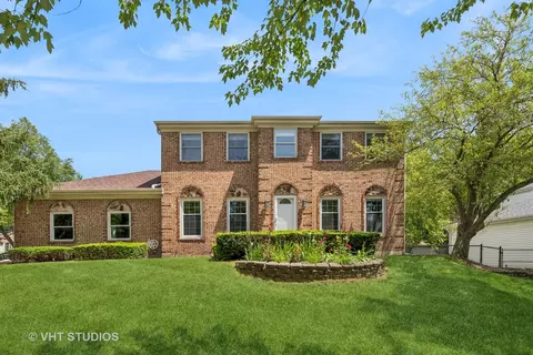 829 S Valley Ln, Palatine, IL 60067