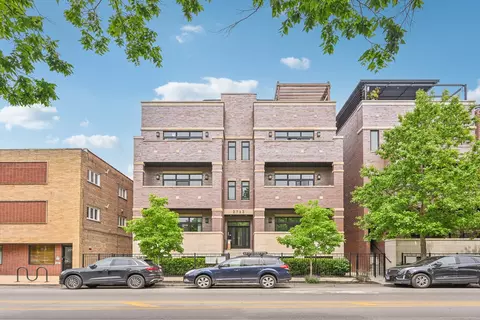 2712 W Montrose Ave #2W, Chicago, IL 60618