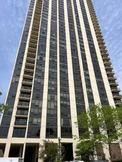 2500 N Lakeview Ave #3303, Chicago, IL 60614