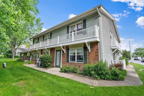 329 Georgetown Ct #C, Bloomingdale, IL 60108