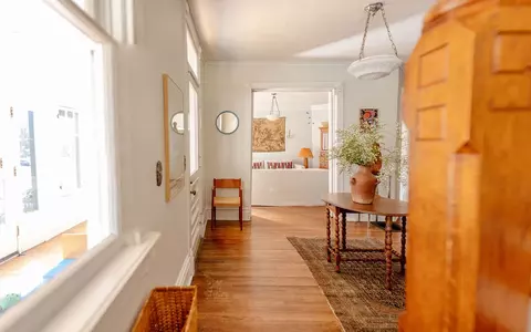 Entry Way - 408 N Spring St, Elgin, IL 60120 photo 7 of 13