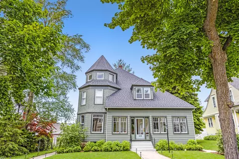 408 N Spring St, Elgin, IL 60120