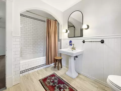 Bath - 408 N Spring St, Elgin, IL 60120 photo 1 of 4