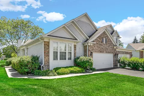 9 Brixton Ct, Algonquin, IL 60102