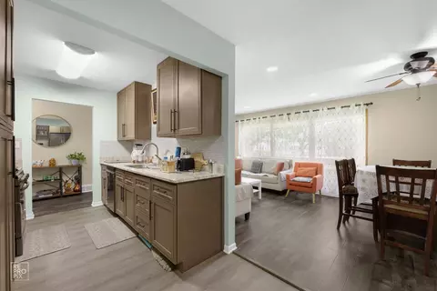 758 Buckingham Ct, Hoffman Estates, IL 60169 photo 10