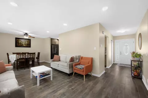 758 Buckingham Ct, Hoffman Estates, IL 60169 photo 14