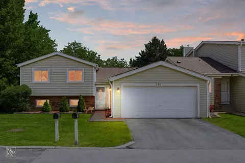 758 Buckingham Ct, Hoffman Estates, IL 60169 photo 2