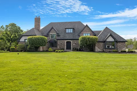 1 S141 Cantigny Dr, Winfield, IL 60190
