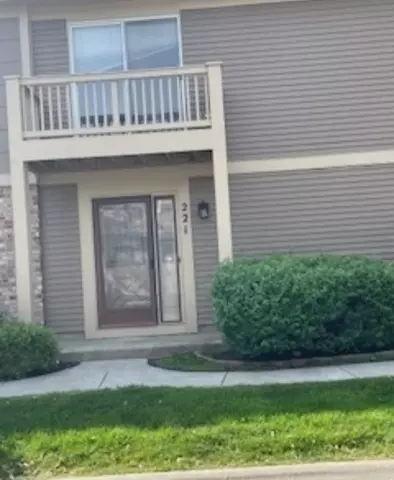 221 Redwood Ct #221, Vernon Hills, IL 60061
