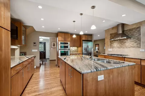 3206 Maple Leaf Dr, Glenview, IL 60026 photo 8