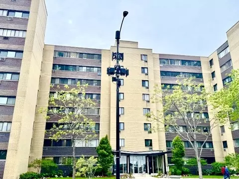 6300 N Sheridan Rd #301, Chicago, IL 60660
