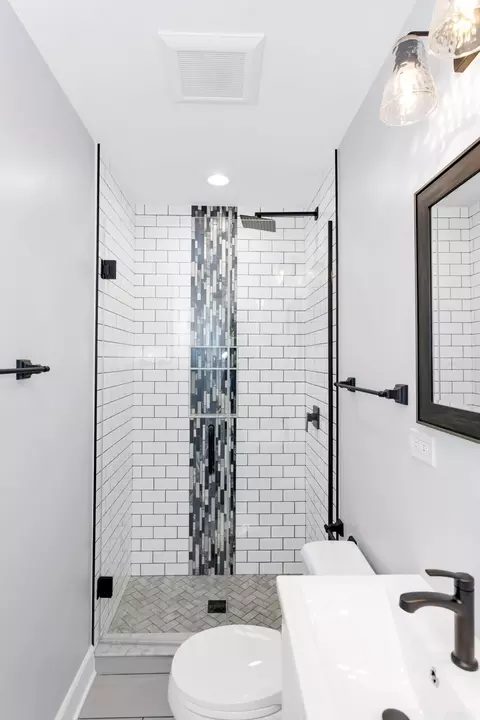 Bath - 640 Buckeye Dr, Hoffman Estates, IL 60169 photo 1 of 4
