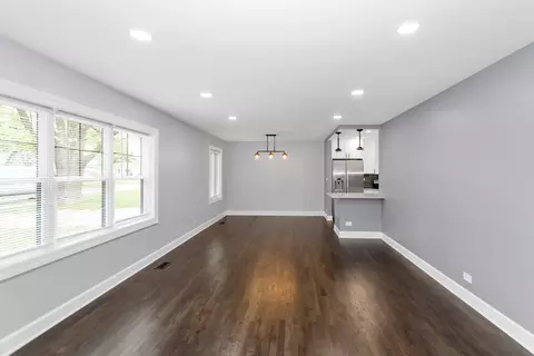 Living - 640 Buckeye Dr, Hoffman Estates, IL 60169 photo 3 of 7