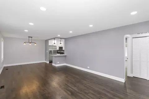 Living - 640 Buckeye Dr, Hoffman Estates, IL 60169 photo 1 of 7