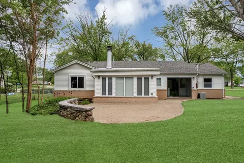 Exterior - 640 Buckeye Dr, Hoffman Estates, IL 60169 photo 3 of 5