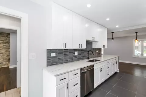 Kitchen - 640 Buckeye Dr, Hoffman Estates, IL 60169 photo 2 of 3