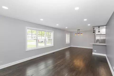 Living - 640 Buckeye Dr, Hoffman Estates, IL 60169 photo 2 of 7