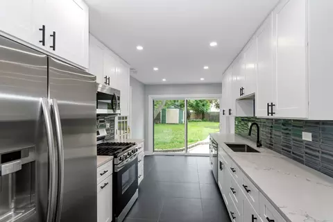 Kitchen - 640 Buckeye Dr, Hoffman Estates, IL 60169 photo 1 of 3
