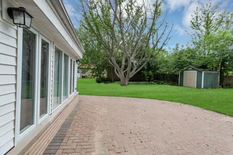 Exterior - 640 Buckeye Dr, Hoffman Estates, IL 60169 photo 5 of 5