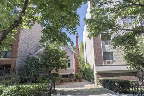 514 W Aldine Ave, Chicago, IL 60657
