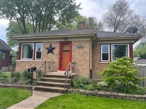 9511 Lexington Ave, Brookfield, IL 60513