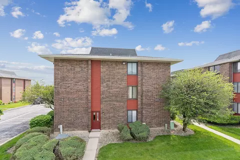 15800 Terrace Dr #R03, Oak Forest, IL 60452