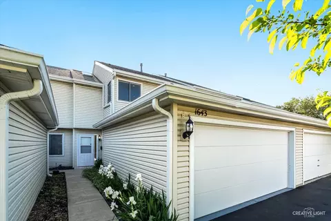 1643 Prestwick Dr, Naperville, IL 60563