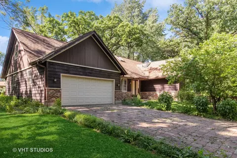 1166 Geringer Rd, Algonquin, IL 60102