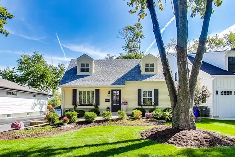 385 Grandview Ave, Glen Ellyn, IL 60137