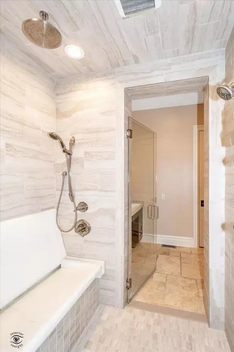 Bath - 20937 Wolf Rd, Mokena, IL 60448 photo 3 of 6