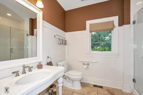 Bath - 20937 Wolf Rd, Mokena, IL 60448 photo 4 of 6