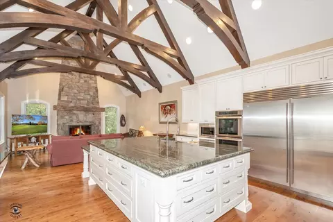 Kitchen - 20937 Wolf Rd, Mokena, IL 60448 photo 2 of 3