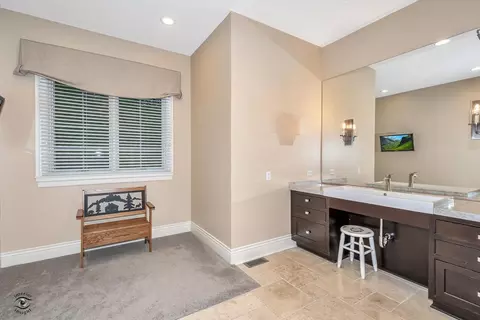 Bath - 20937 Wolf Rd, Mokena, IL 60448 photo 1 of 6