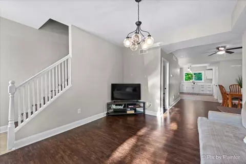 451 Ashland Ave, Elgin, IL 60123 photo 5
