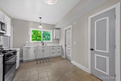451 Ashland Ave, Elgin, IL 60123 photo 10