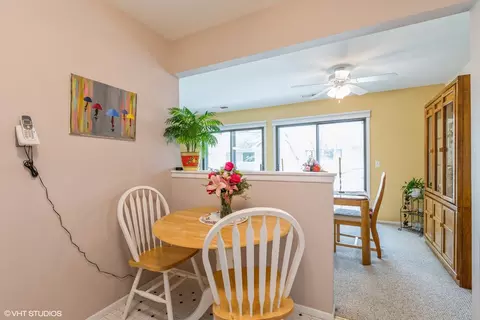 Dining - 586 Williamsburg Ct #B2, Wheeling, IL 60090 photo 1 of 1