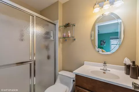 Bath - 586 Williamsburg Ct #B2, Wheeling, IL 60090 photo 1 of 2