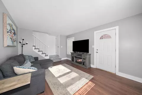 Entry Way - 2117 S 23rd Ave, Broadview, IL 60155 photo 5 of 6