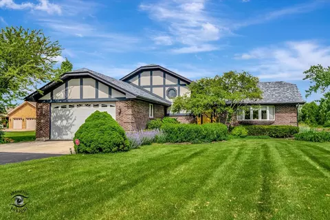 24251 S Harvest Hills Rd, Frankfort, IL 60423