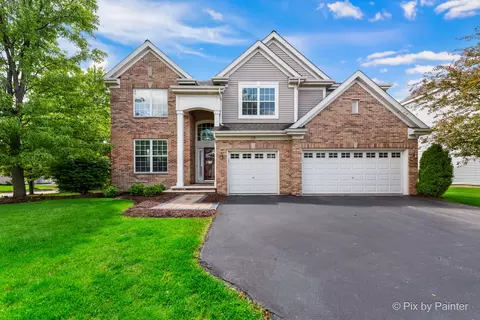 218 Heritage Woods Dr, West Chicago, IL 60185