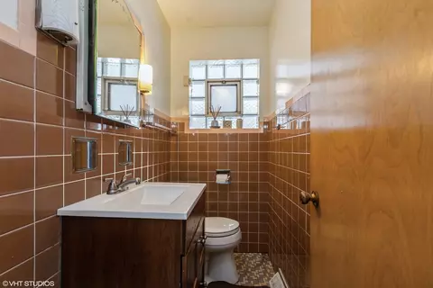 Bath - 1726 E 87th Pl, Chicago, IL 60617 photo 2 of 2