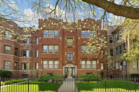 713 W Montrose Ave #3W, Chicago, IL 60613