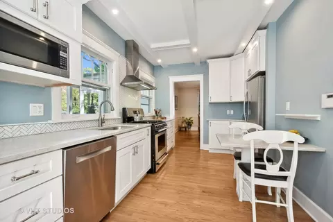 Kitchen - 2731 Harrison St, Evanston, IL 60201 photo 3 of 4