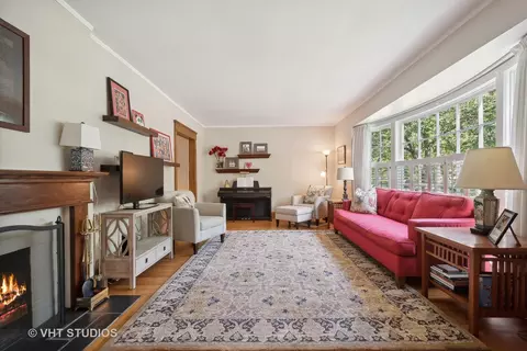Living - 2731 Harrison St, Evanston, IL 60201 photo 2 of 3