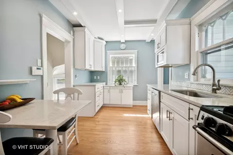 Kitchen - 2731 Harrison St, Evanston, IL 60201 photo 4 of 4