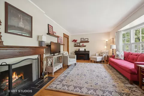 Living - 2731 Harrison St, Evanston, IL 60201 photo 1 of 3