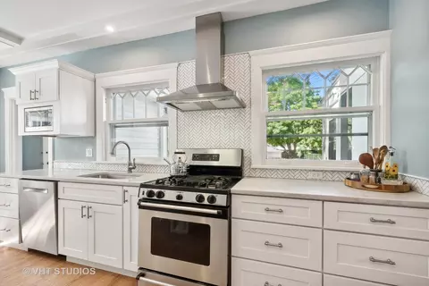 Kitchen - 2731 Harrison St, Evanston, IL 60201 photo 2 of 4