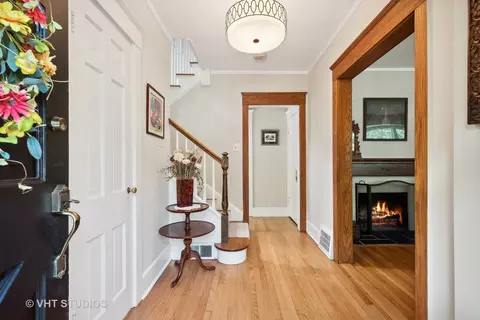 Entry Way - 2731 Harrison St, Evanston, IL 60201 photo 1 of 4