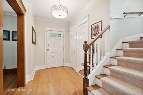 Entry Way - 2731 Harrison St, Evanston, IL 60201 photo 2 of 4